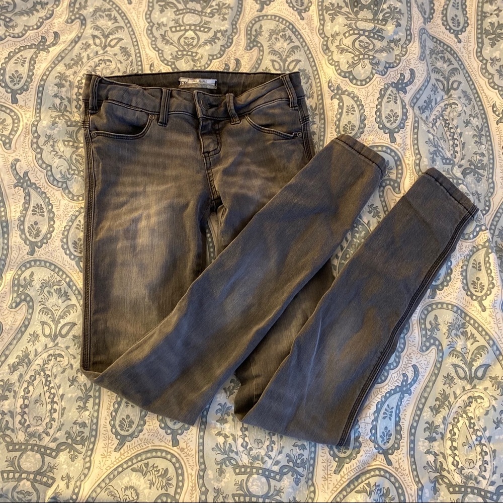 Free People Distressed Grey Skinny Jeans | Size 24 - Picture 4 of 9